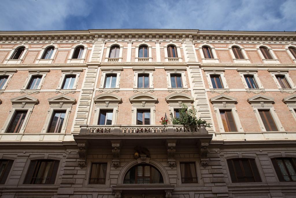 Affreschi Su Roma Luxury B&B Bagian luar foto