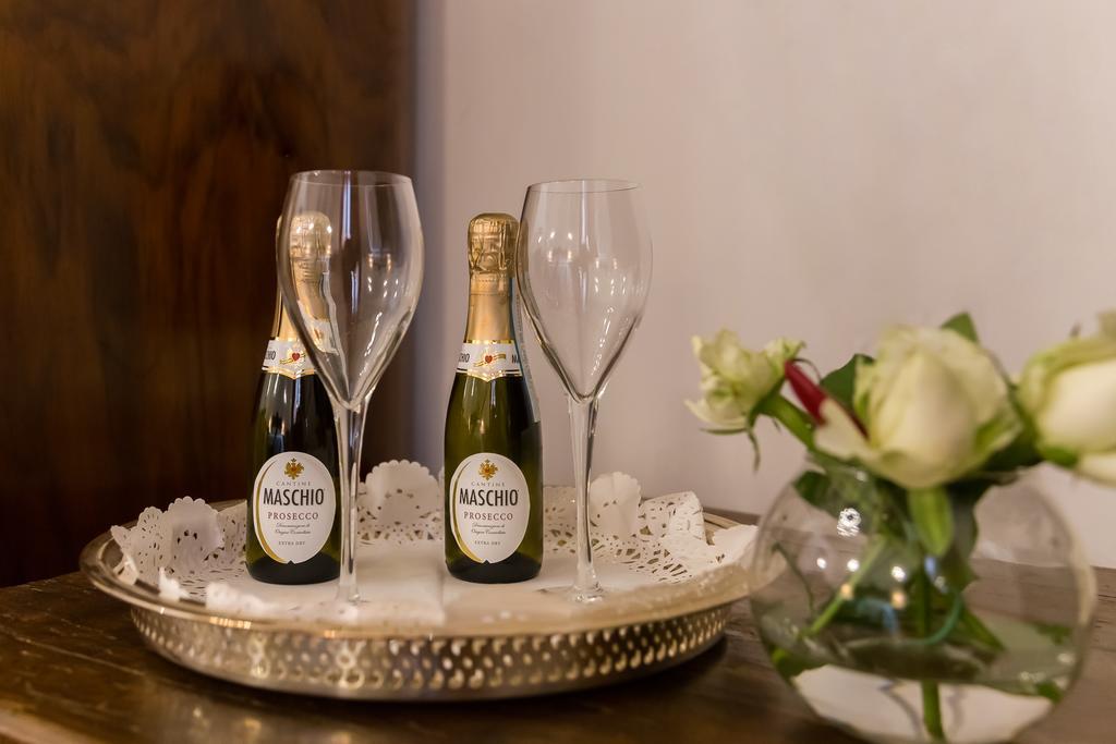 Affreschi Su Roma Luxury B&B Bagian luar foto